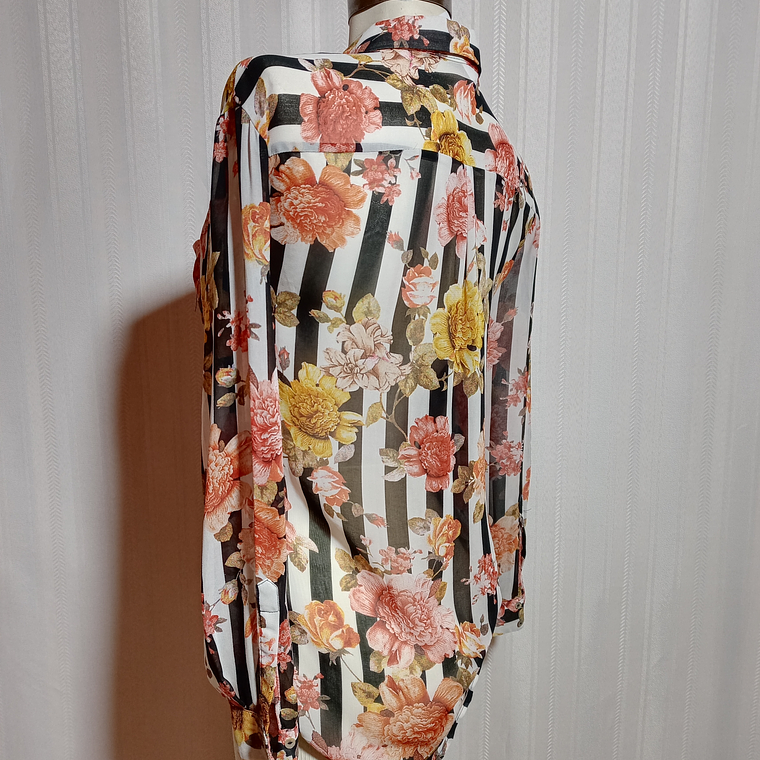 BLUSA ESTAMPADA ZARA BASIC TALLA XS  2