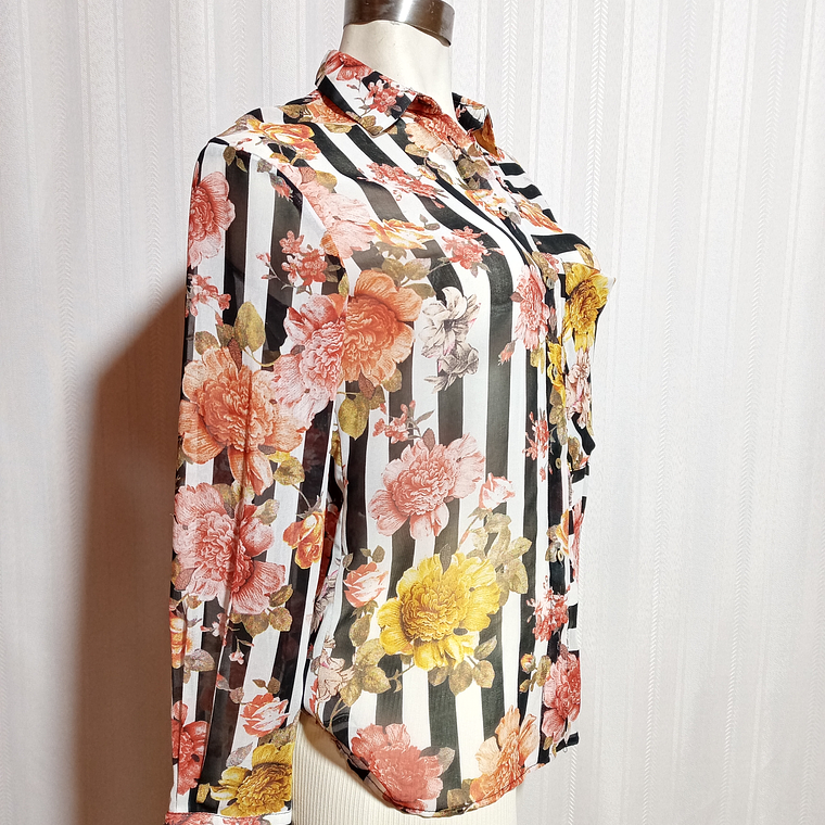 BLUSA ESTAMPADA ZARA BASIC TALLA XS  3