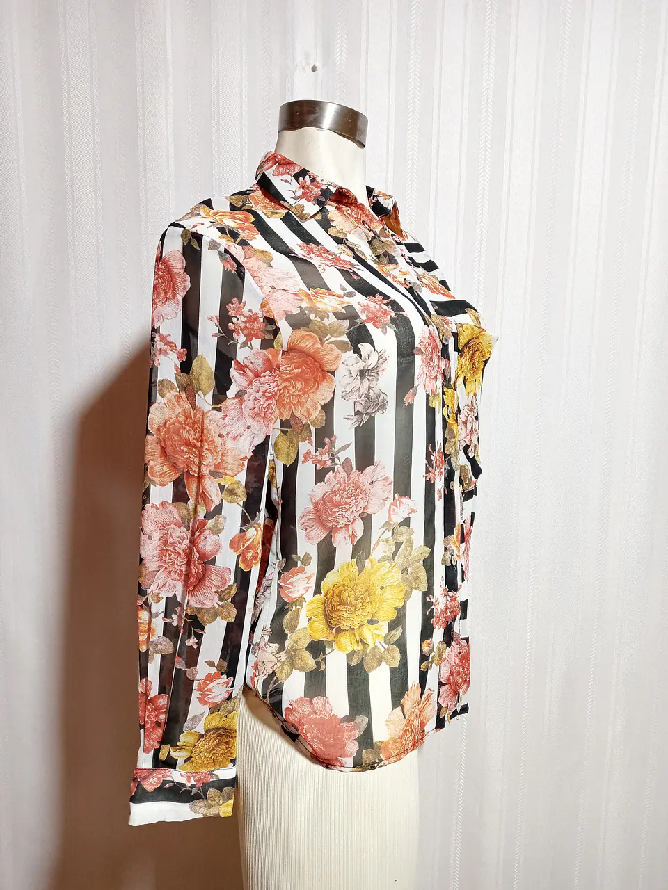 BLUSA ESTAMPADA ZARA BASIC TALLA XS  3