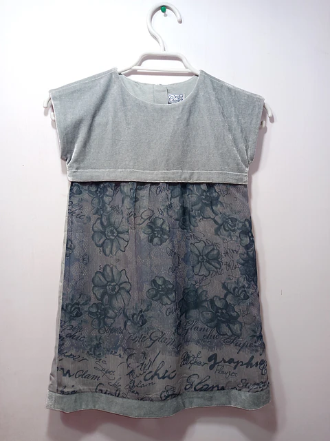 Vestido Niña Chicco Gris Plata con Acabado Aterciopelado Talla 6 Años