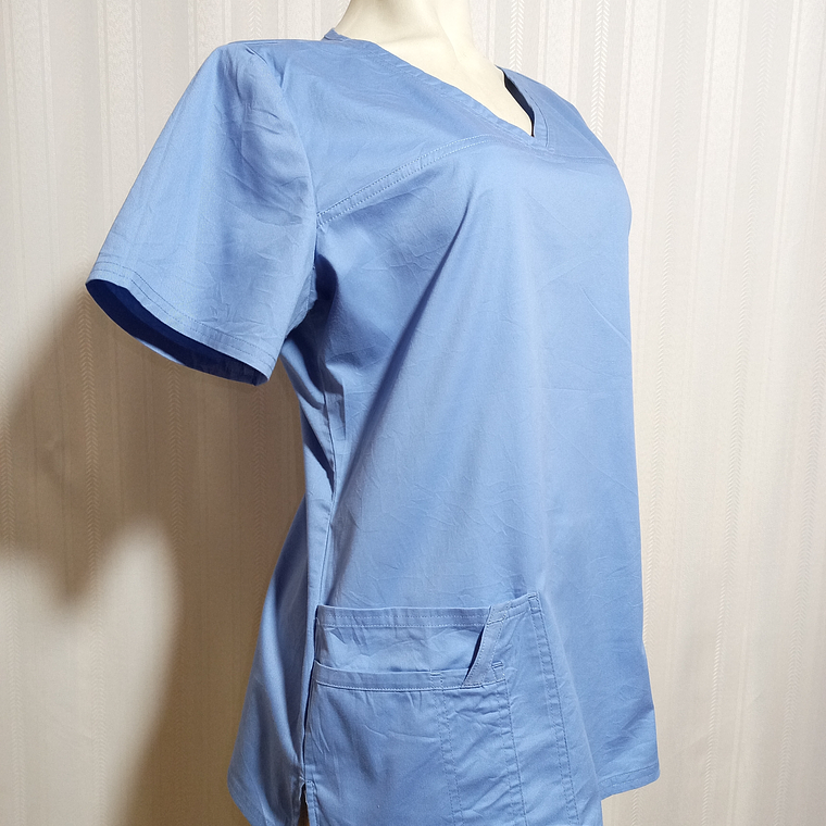 POLERA CELESTE CHEROKEE TALLA M   1