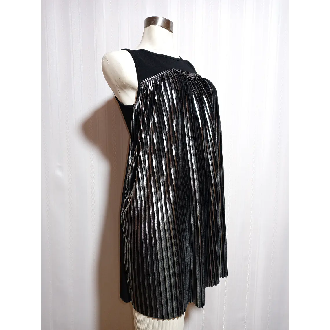 BLUSA NEGRA SIN ETIQUETA 1