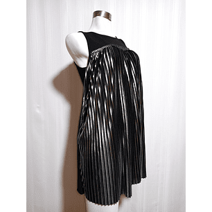 BLUSA NEGRA SIN ETIQUETA