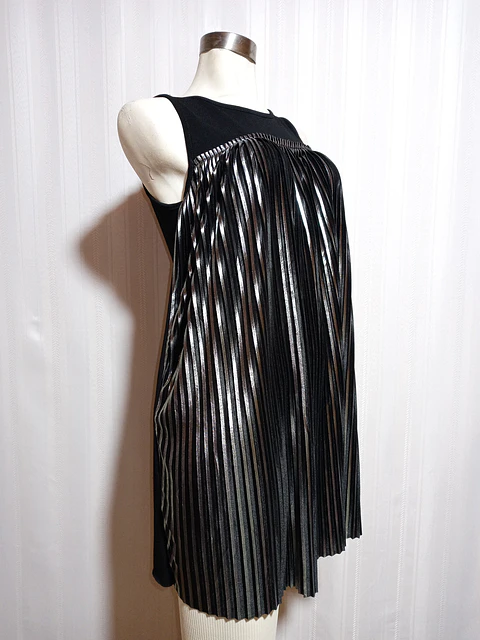 BLUSA NEGRA SIN ETIQUETA