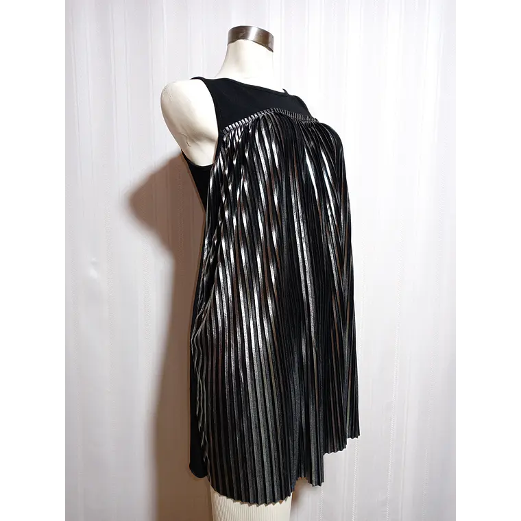 BLUSA NEGRA SIN ETIQUETA 1