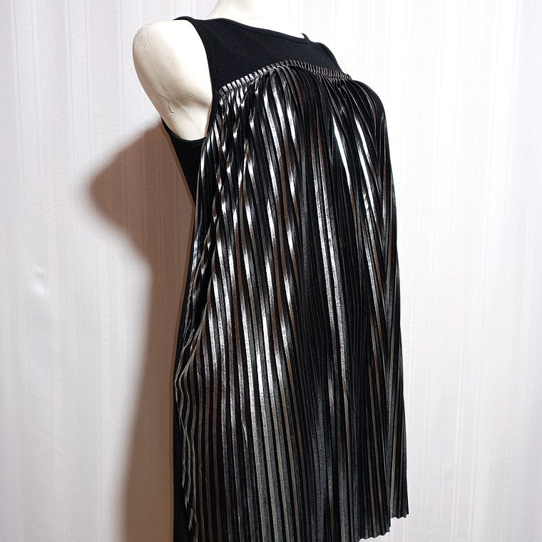 BLUSA NEGRA SIN ETIQUETA 1