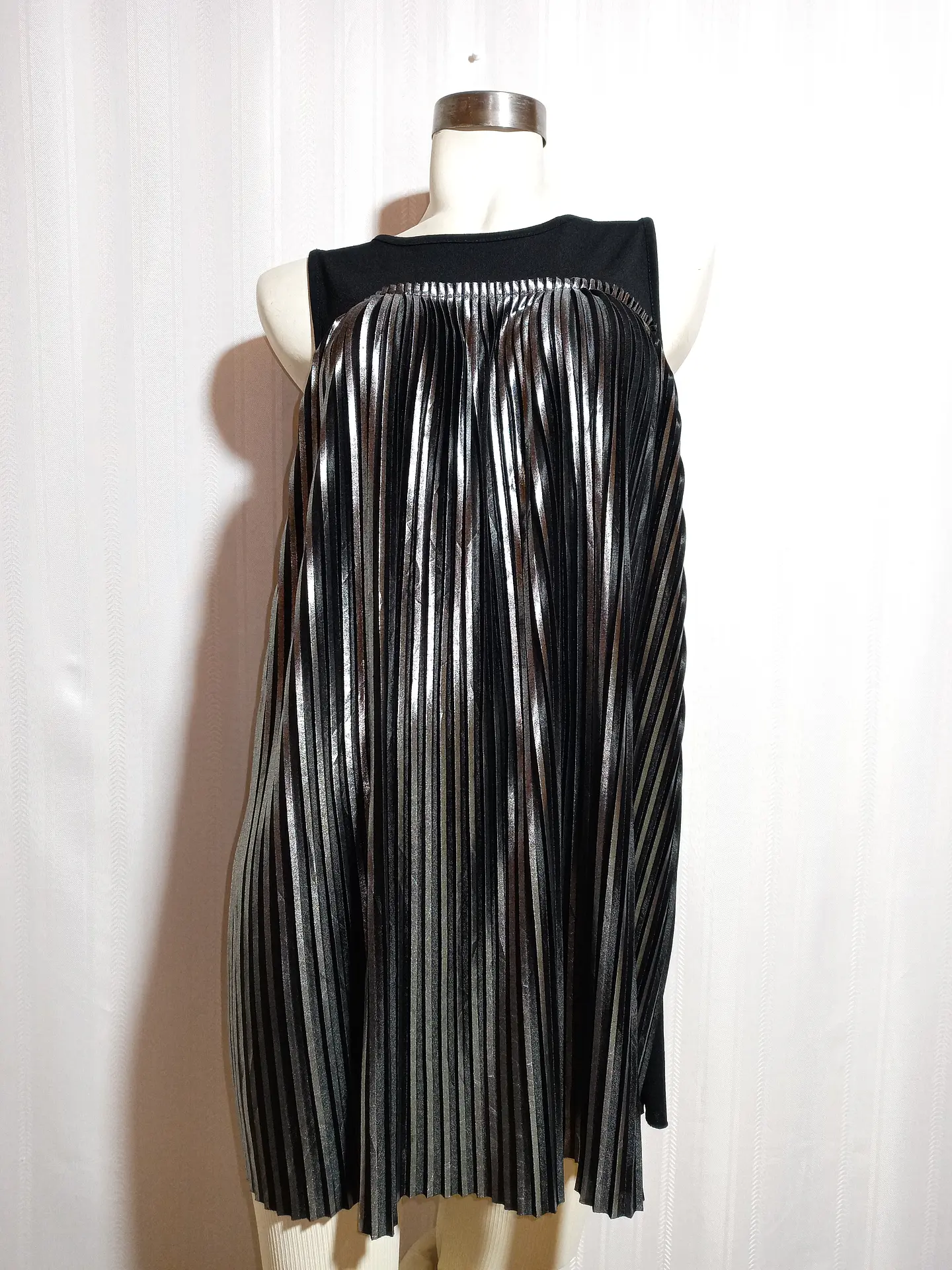 BLUSA NEGRA SIN ETIQUETA 2