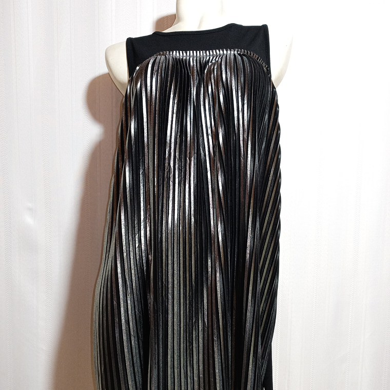 BLUSA NEGRA SIN ETIQUETA 2