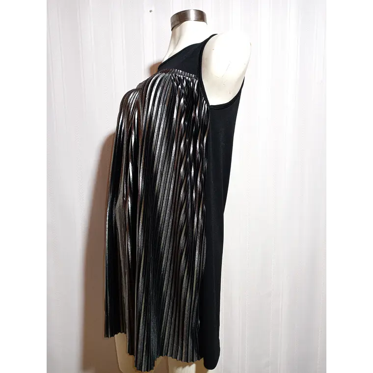 BLUSA NEGRA SIN ETIQUETA 3