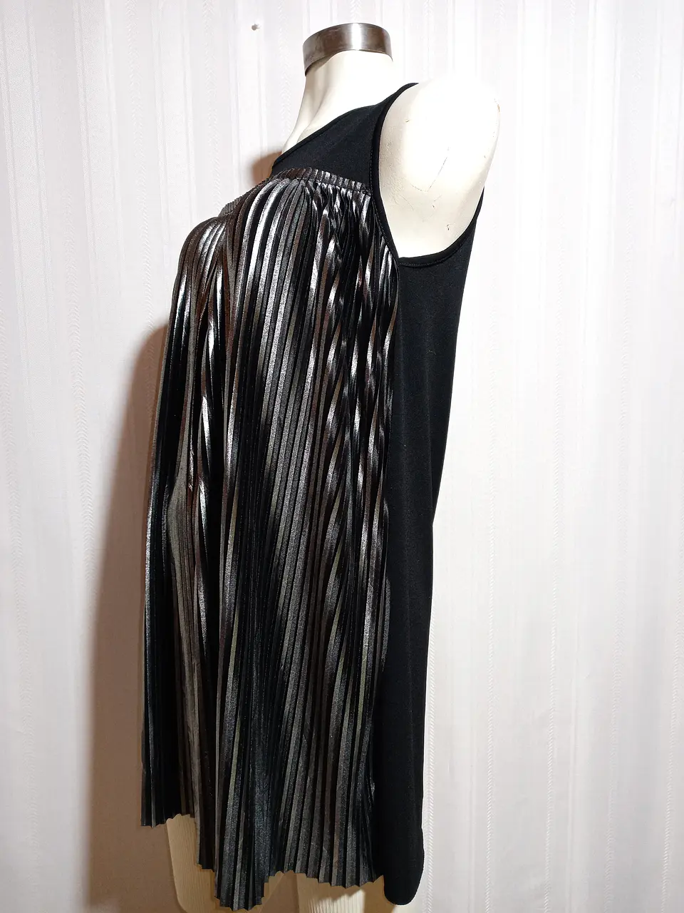 BLUSA NEGRA SIN ETIQUETA 3