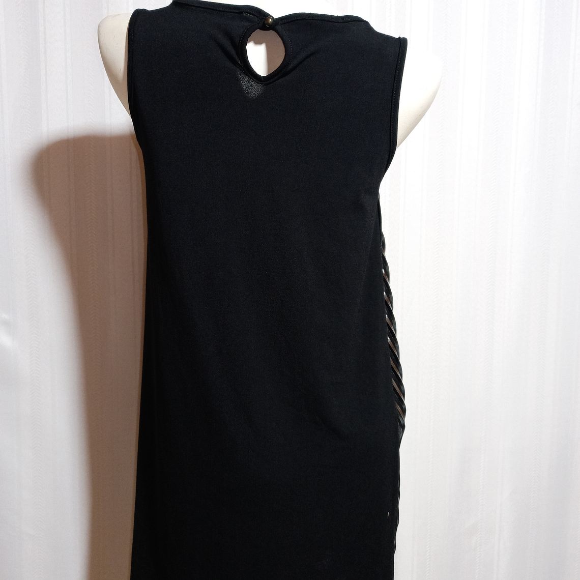 BLUSA NEGRA SIN ETIQUETA 4