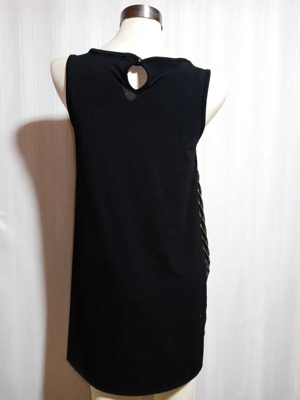 BLUSA NEGRA SIN ETIQUETA 4