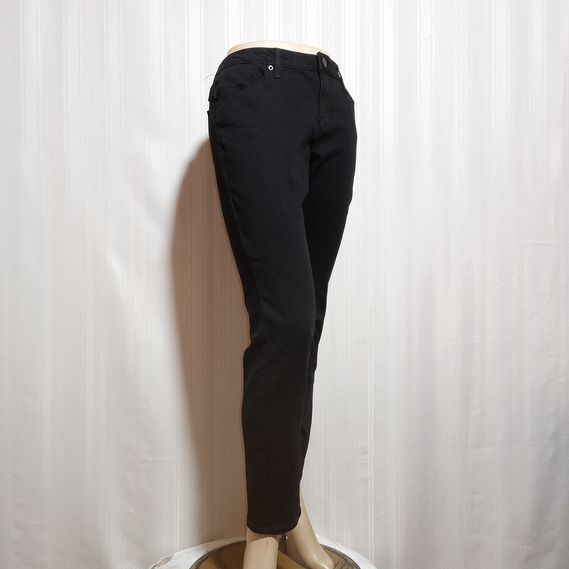 PANTALÓN JEANS NEGRO NO BOUNDARIES TALLA 17 2