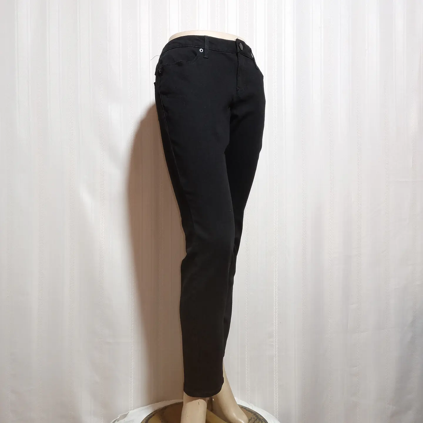 PANTALÓN JEANS NEGRO NO BOUNDARIES TALLA 17 2