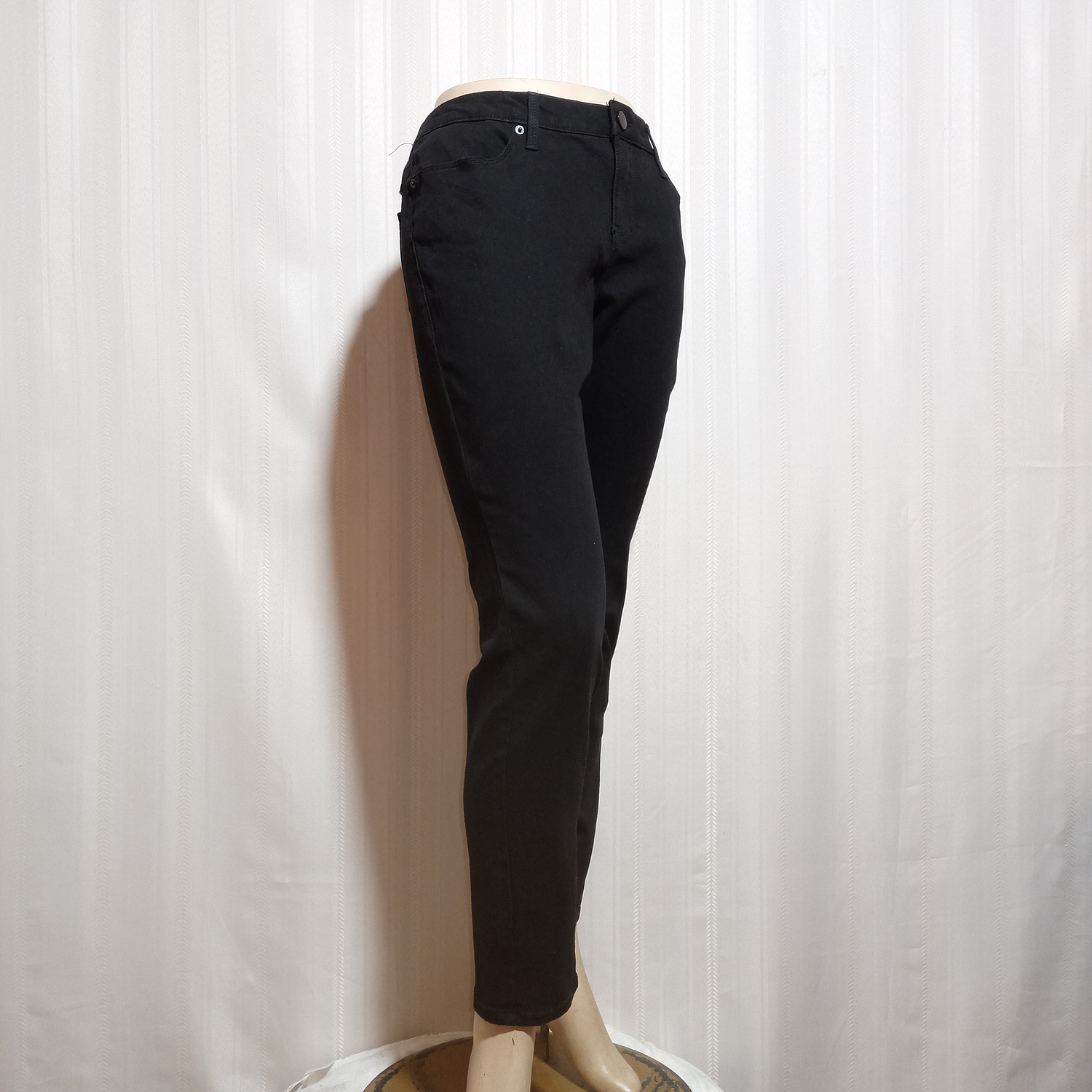 PANTALÓN JEANS NEGRO NO BOUNDARIES TALLA 17 2
