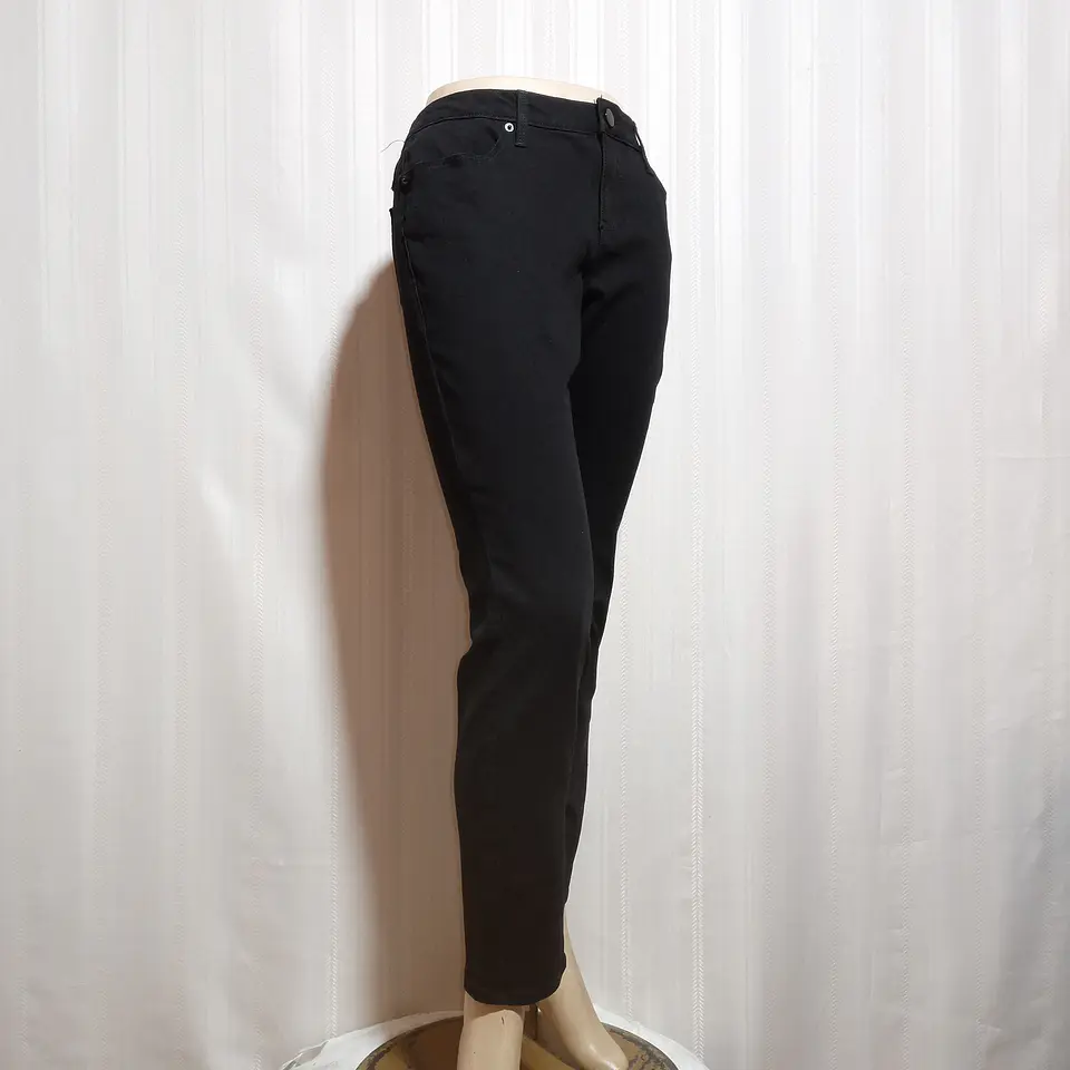 PANTALÓN JEANS NEGRO NO BOUNDARIES TALLA 17 2