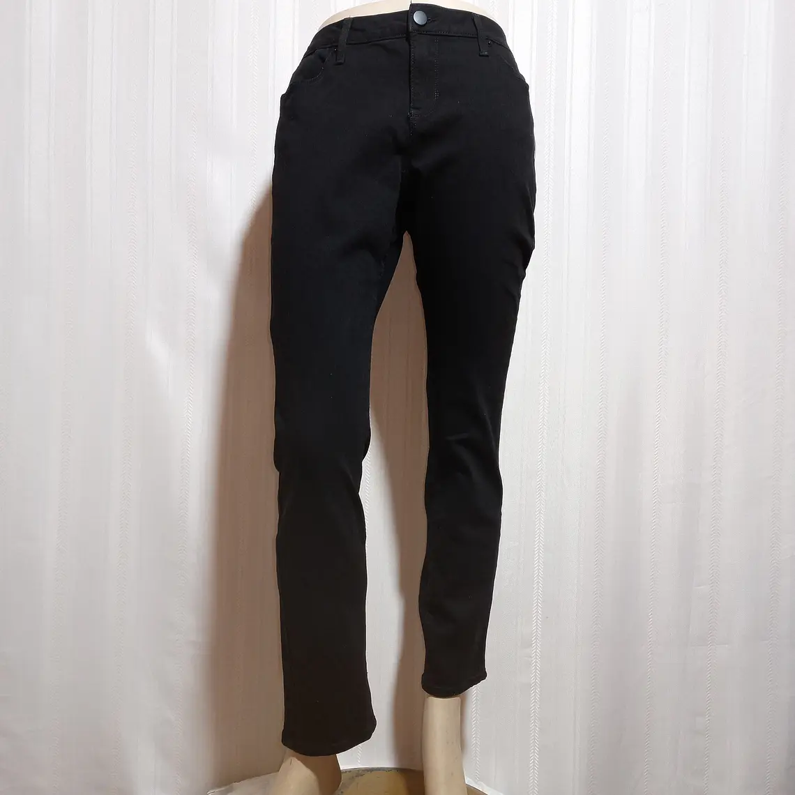 PANTALÓN JEANS NEGRO NO BOUNDARIES TALLA 17 3