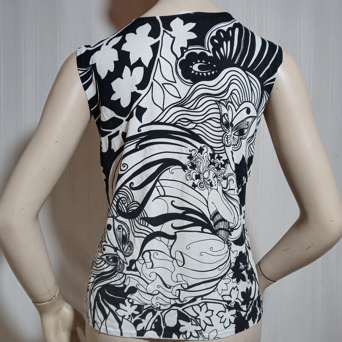 POLERA SIN MANGA ESTAMPADA TALLA L  4