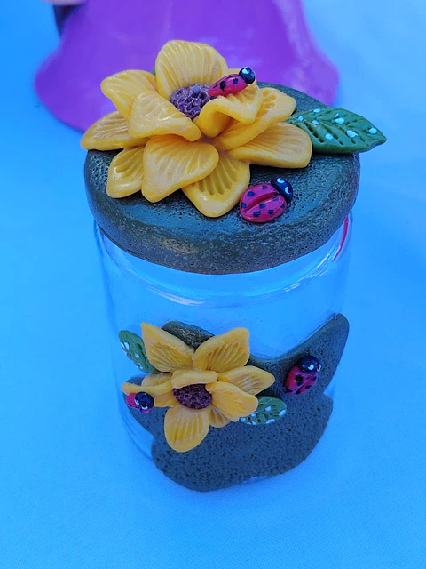 ADORNO FRASCO MARIQUITAS EN FLOR