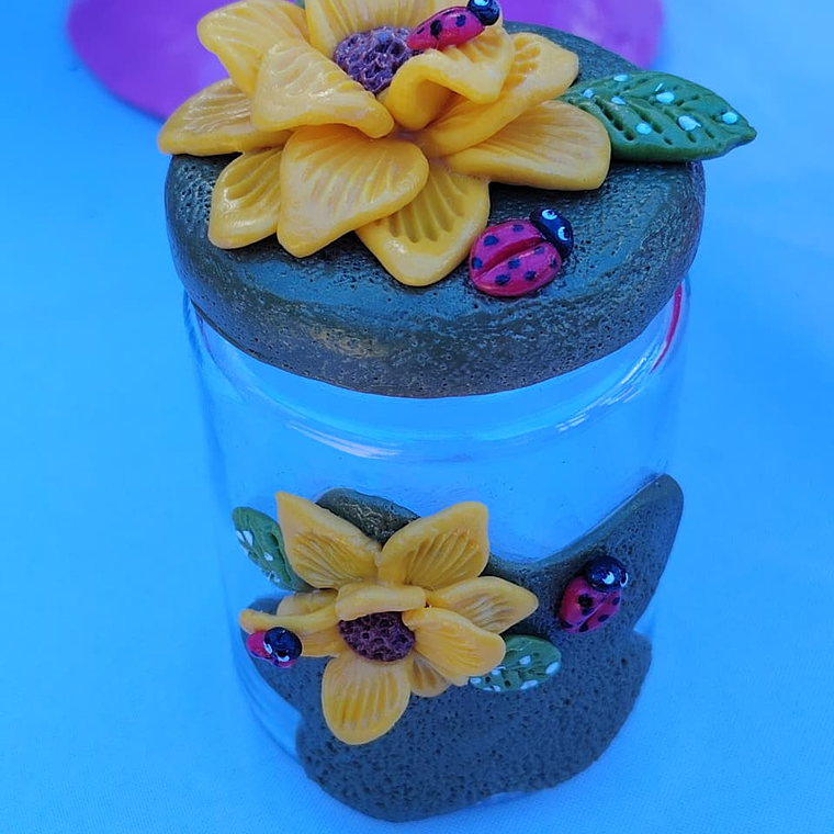 ADORNO FRASCO MARIQUITAS EN FLOR 1