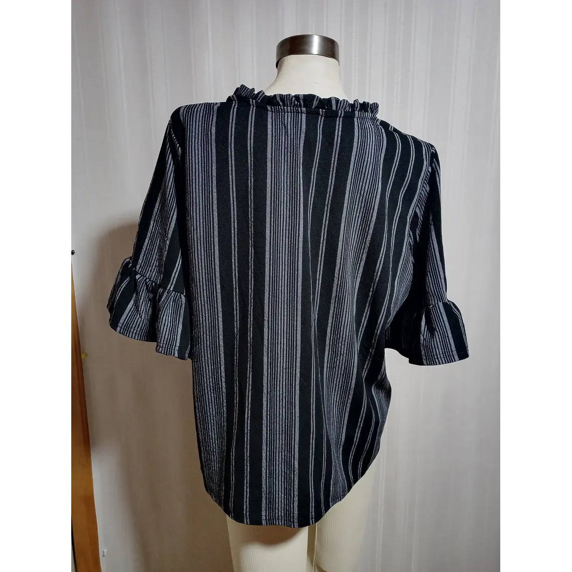 Blusa Mujer Negra con Rayas Gris Madison Hudson Talla 3X 4
