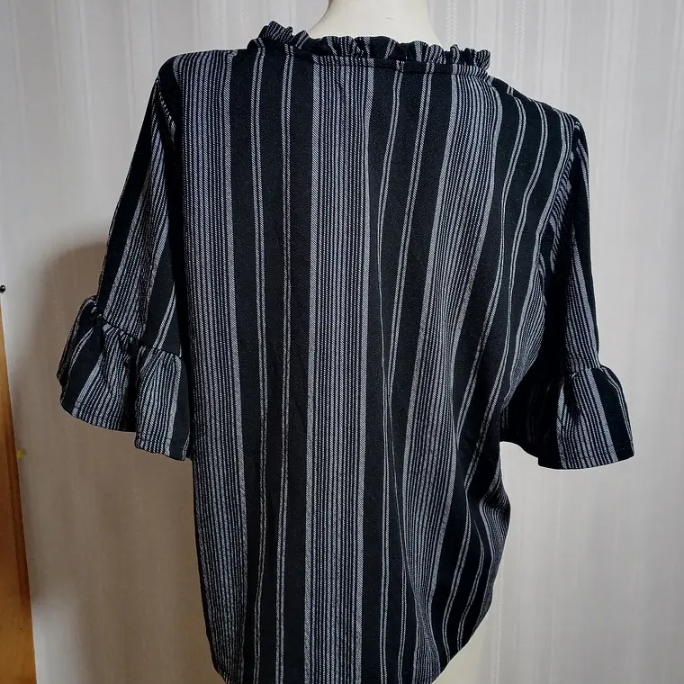 Blusa Mujer Negra con Rayas Gris Madison Hudson Talla 3X 4