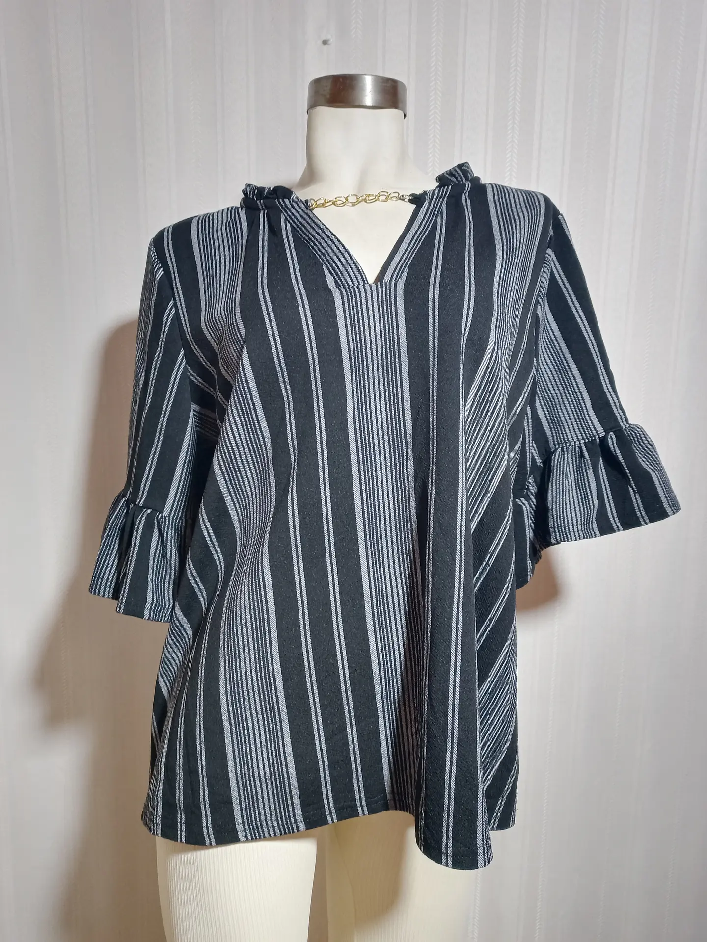 Blusa Mujer Negra con Rayas Gris Madison Hudson Talla 3X 3
