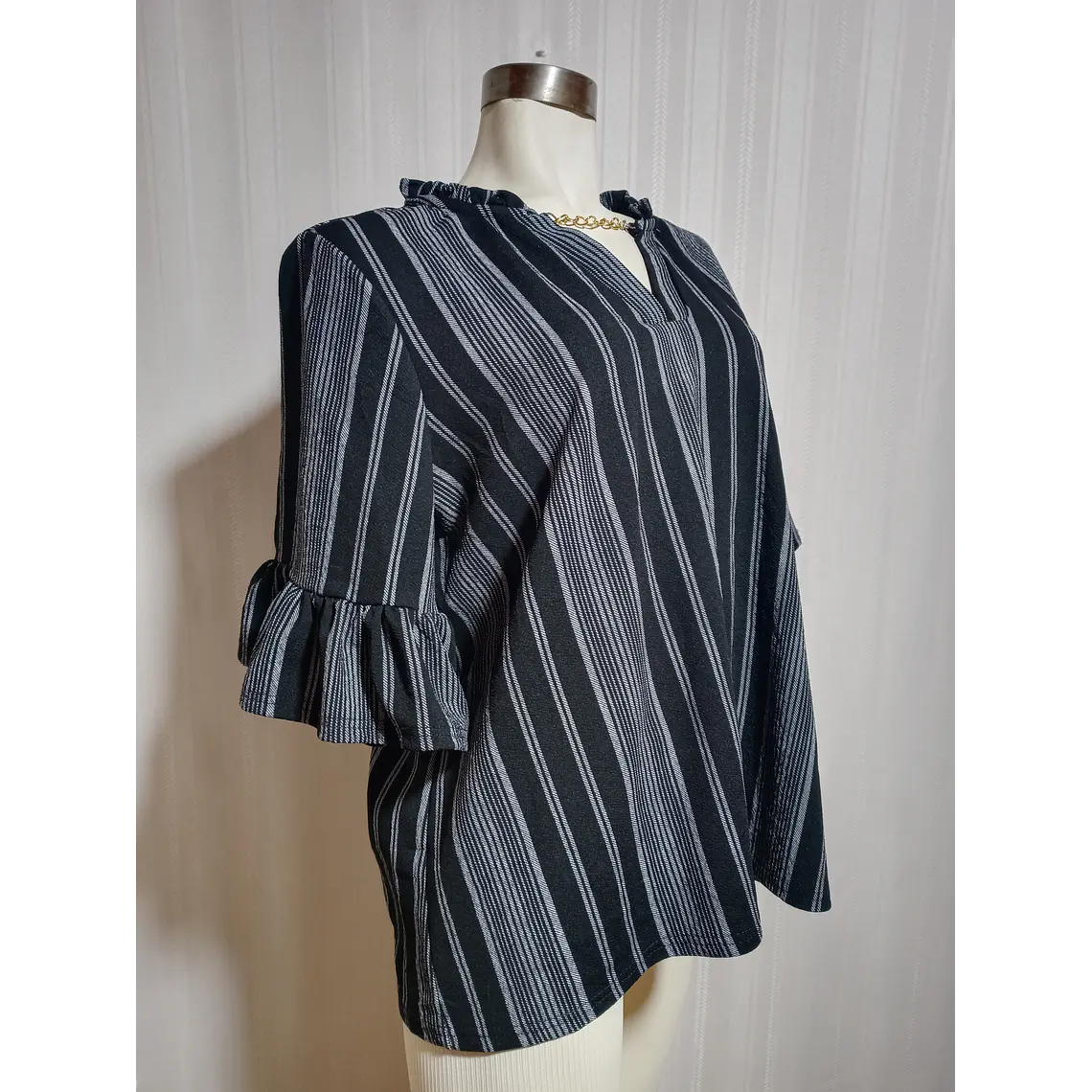 Blusa Mujer Negra con Rayas Gris Madison Hudson Talla 3X 1
