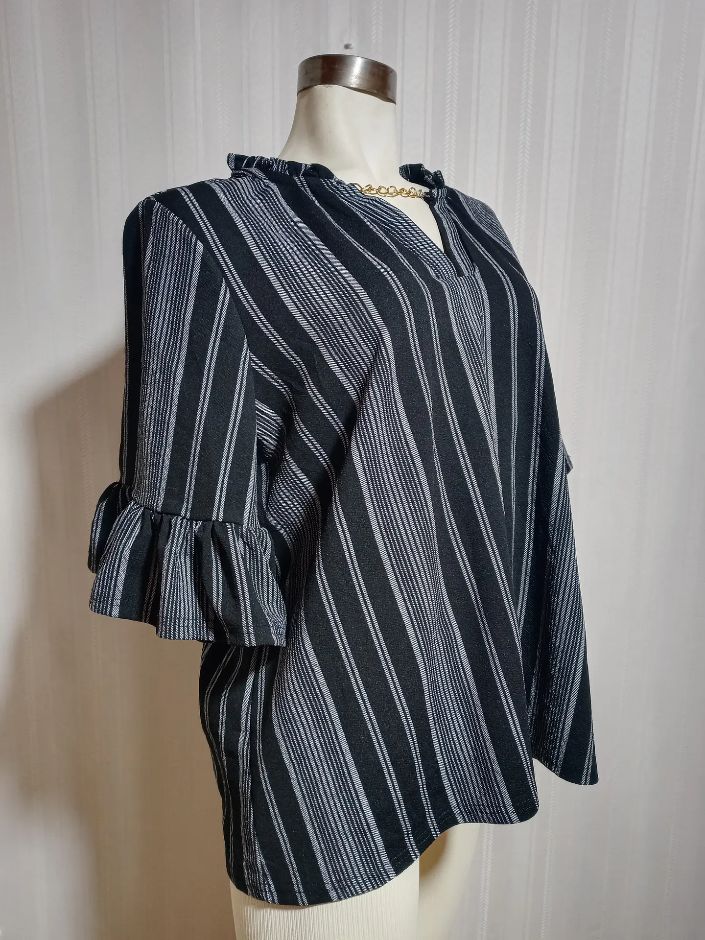 Blusa Mujer Negra con Rayas Gris Madison Hudson Talla 3X 1