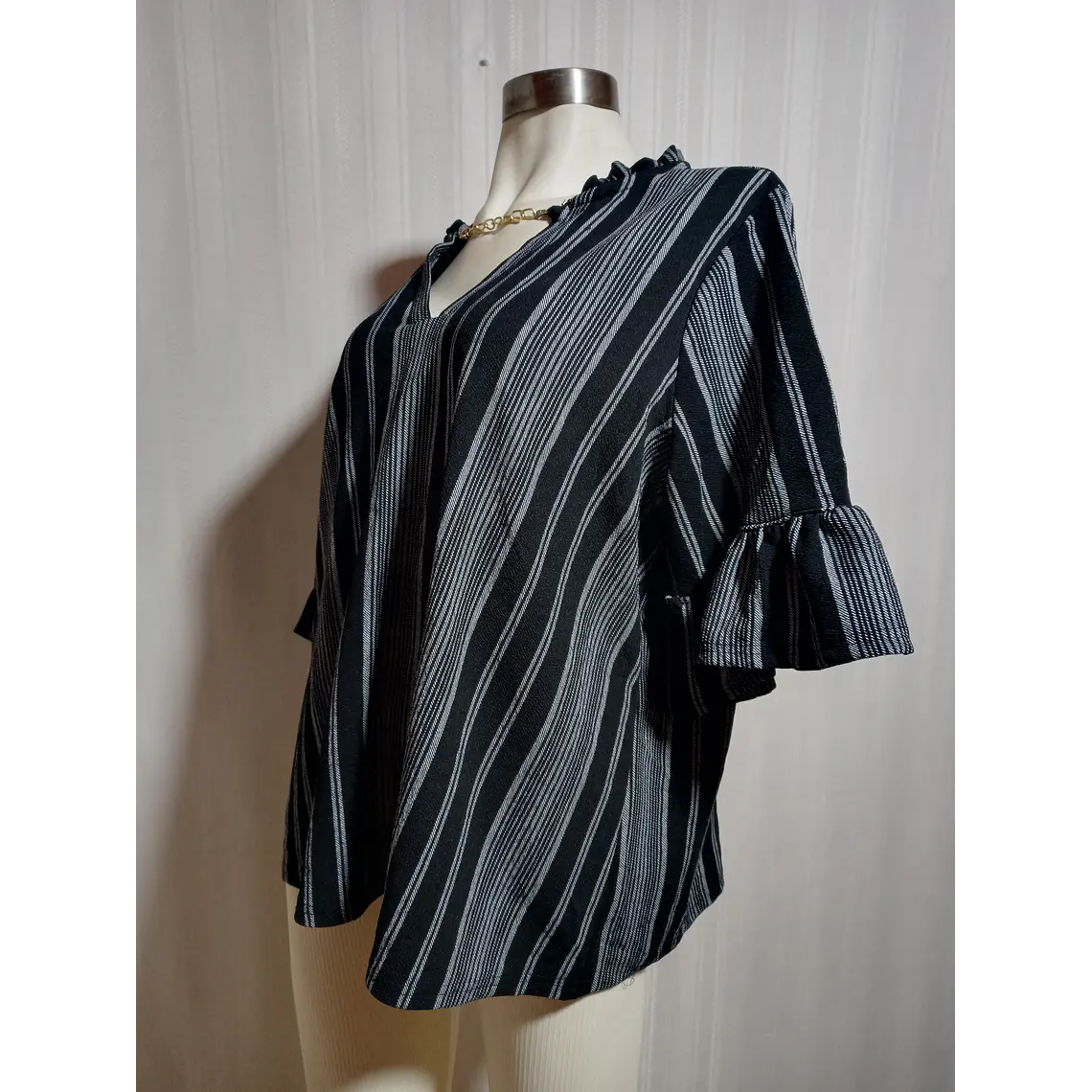 Blusa Mujer Negra con Rayas Gris Madison Hudson Talla 3X 2