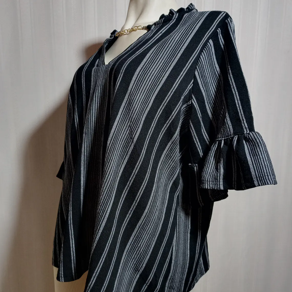 Blusa Mujer Negra con Rayas Gris Madison Hudson Talla 3X 2