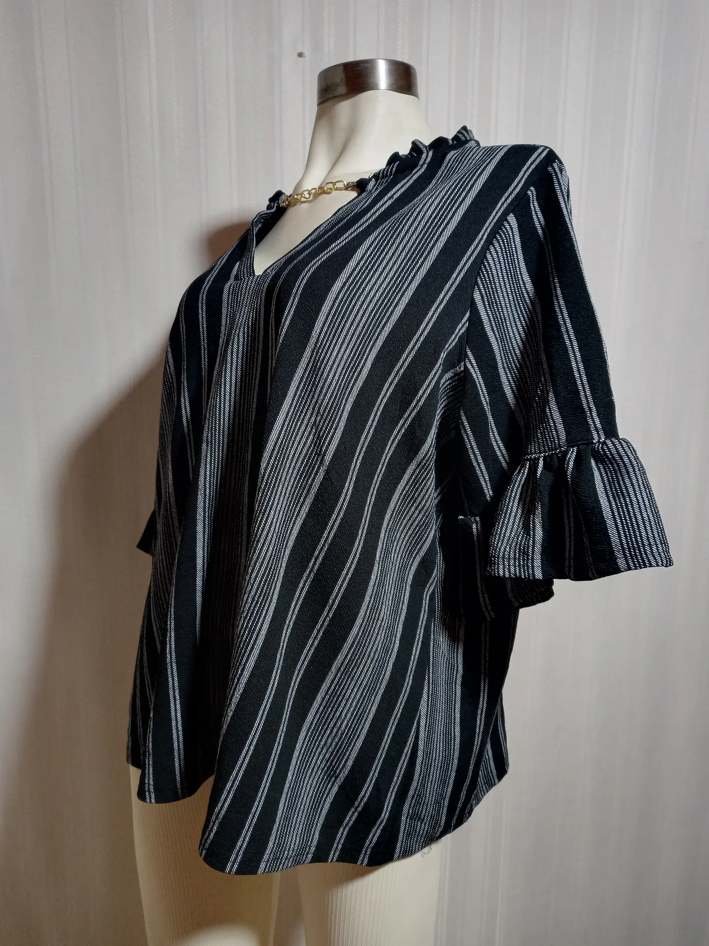 Blusa Mujer Negra con Rayas Gris Madison Hudson Talla 3X 2