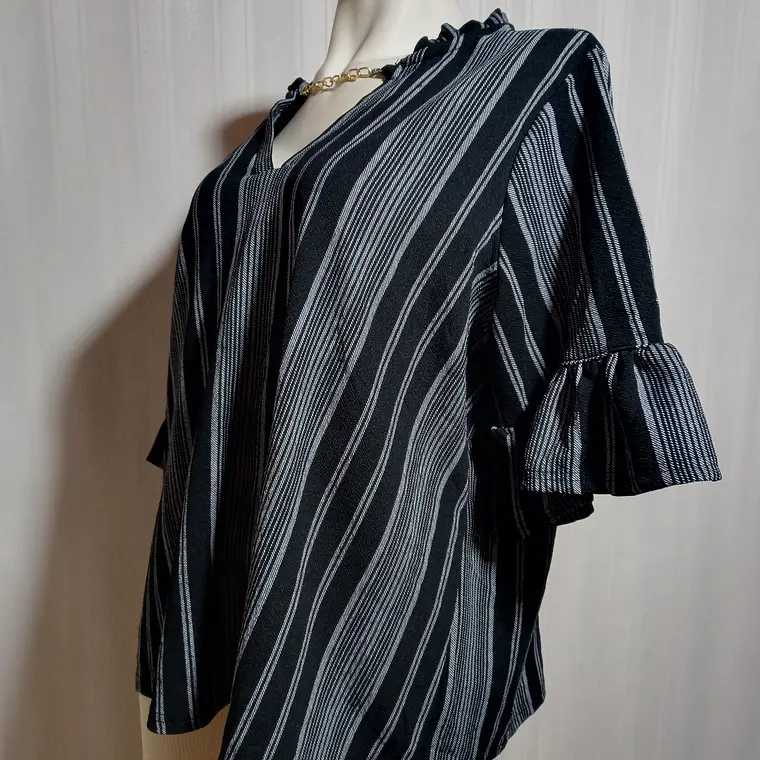 Blusa Mujer Negra con Rayas Gris Madison Hudson Talla 3X 2