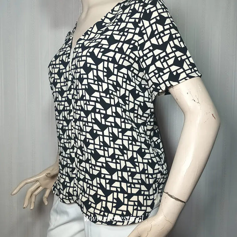  Blusa Zara Basic con Estampado Geométrico Blanco y Negro Talla M  3