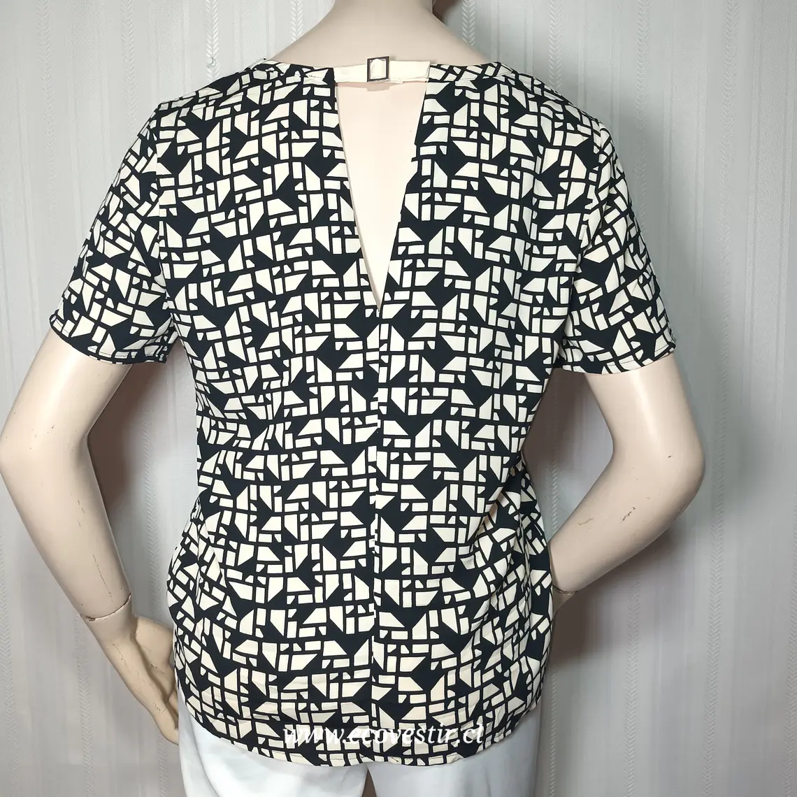  Blusa Zara Basic con Estampado Geométrico Blanco y Negro Talla M  4