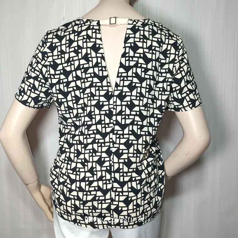  Blusa Zara Basic con Estampado Geométrico Blanco y Negro Talla M  4