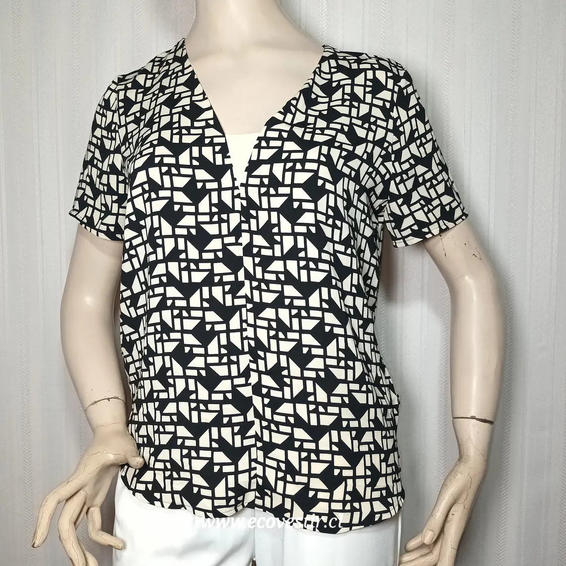  Blusa Zara Basic con Estampado Geométrico Blanco y Negro Talla M  2