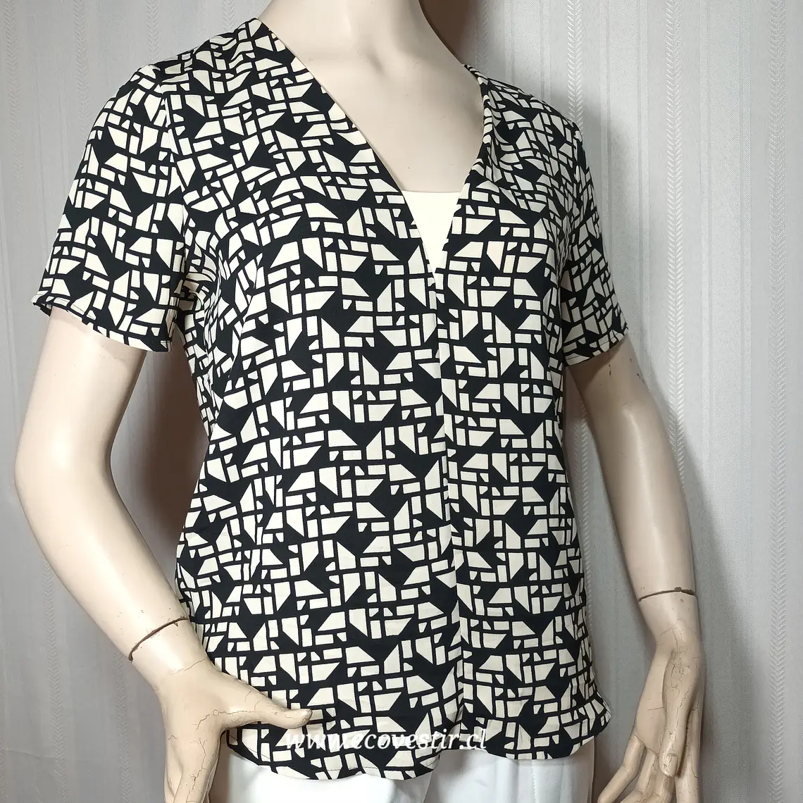  Blusa Zara Basic con Estampado Geométrico Blanco y Negro Talla M  1
