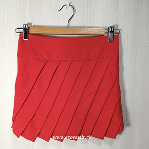 Falda Corta con Tablas Diagonales Color Rojo Coral Talla 8