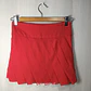 Falda Corta con Tablas Diagonales Color Rojo Coral Talla 8 - Miniatura 2