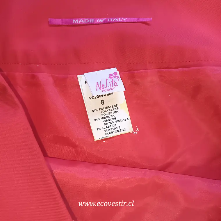 Falda Corta con Tablas Diagonales Color Rojo Coral Talla 8 3