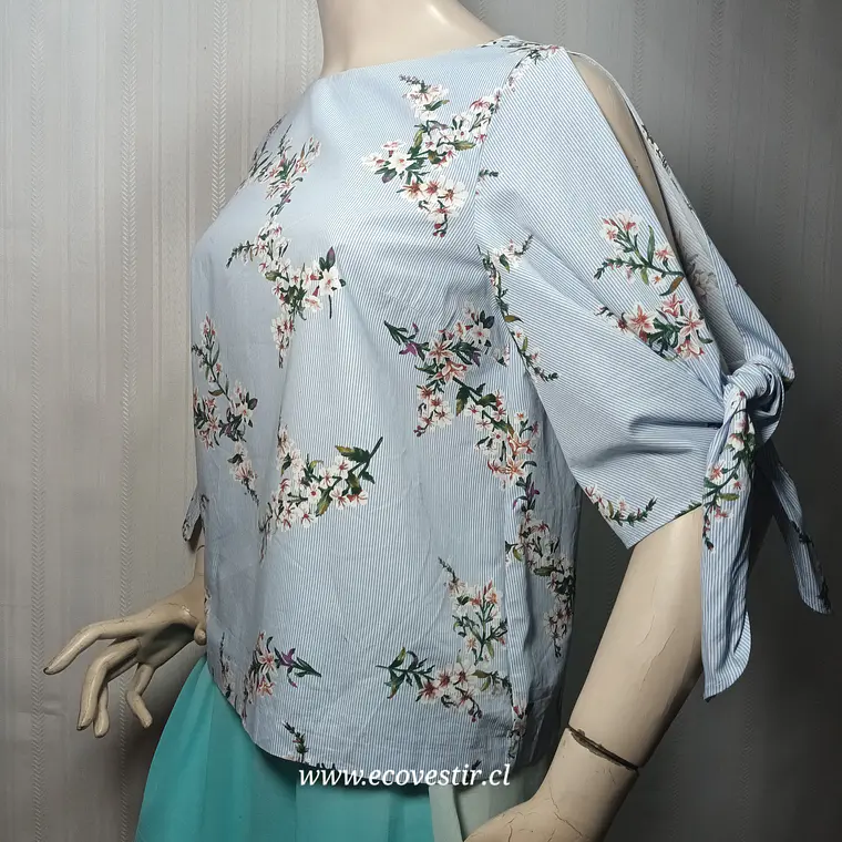 Blusa Rayas y Flores con Hombros Descubiertos Talla 8 1