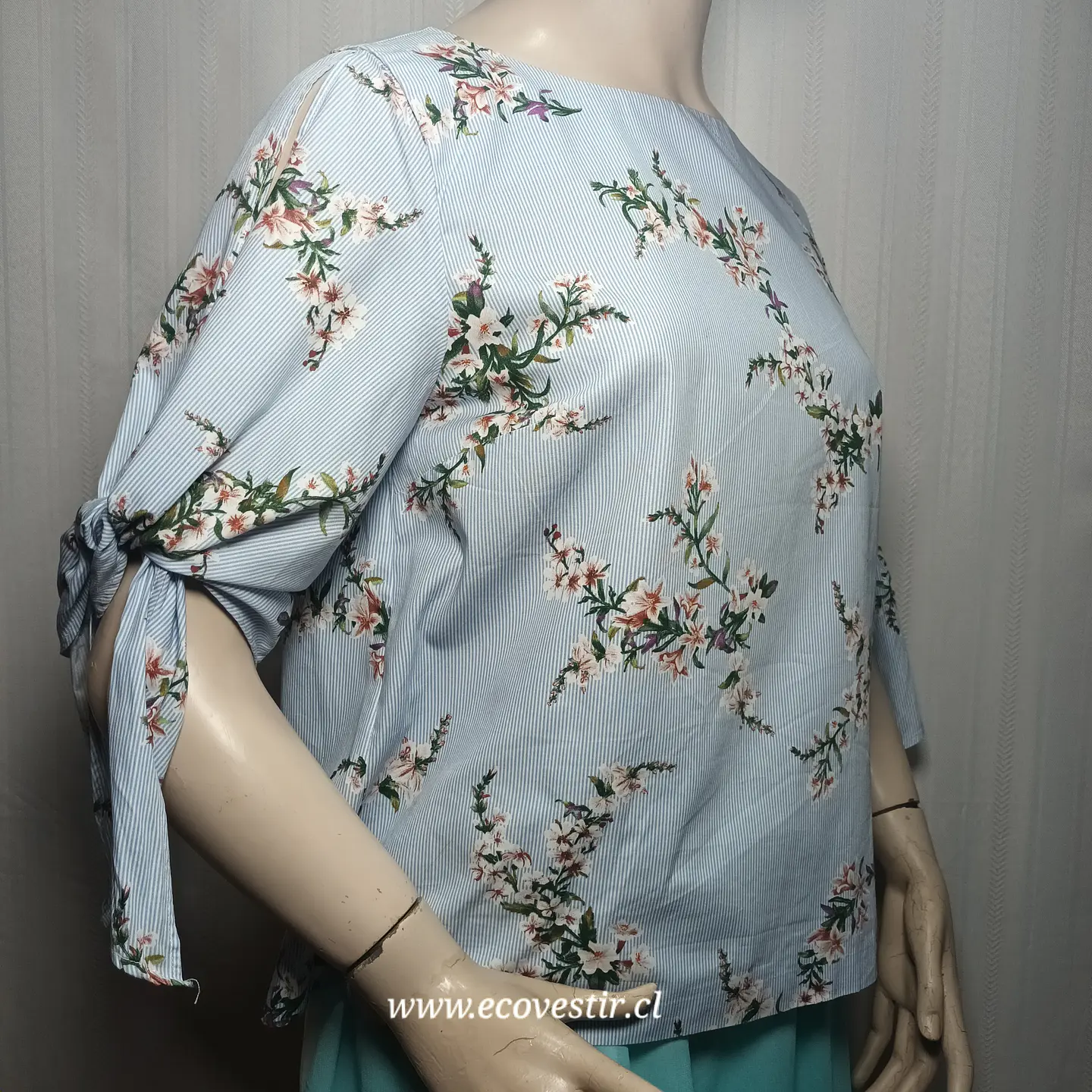 Blusa Rayas y Flores con Hombros Descubiertos Talla 8 3