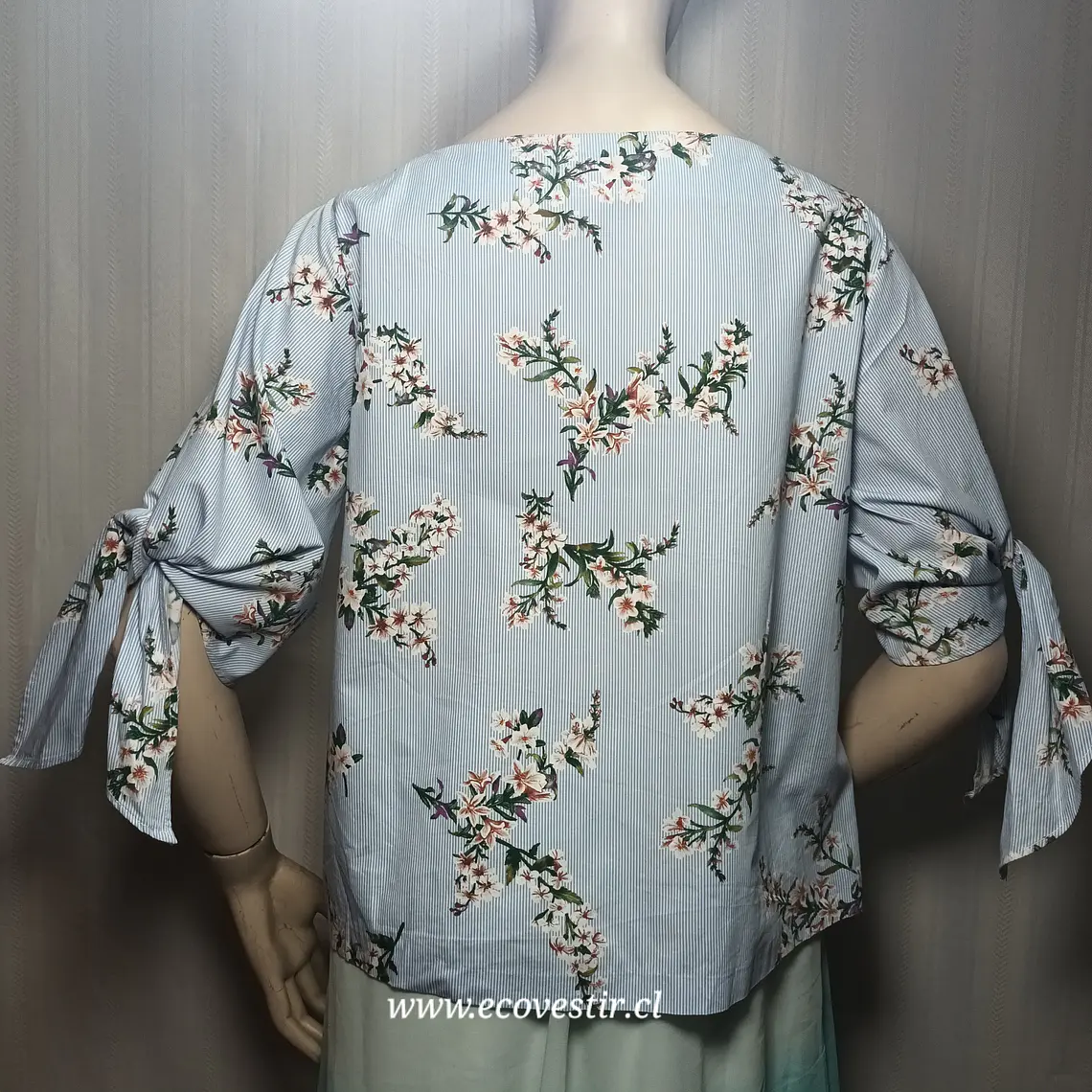 Blusa Rayas y Flores con Hombros Descubiertos Talla 8 4