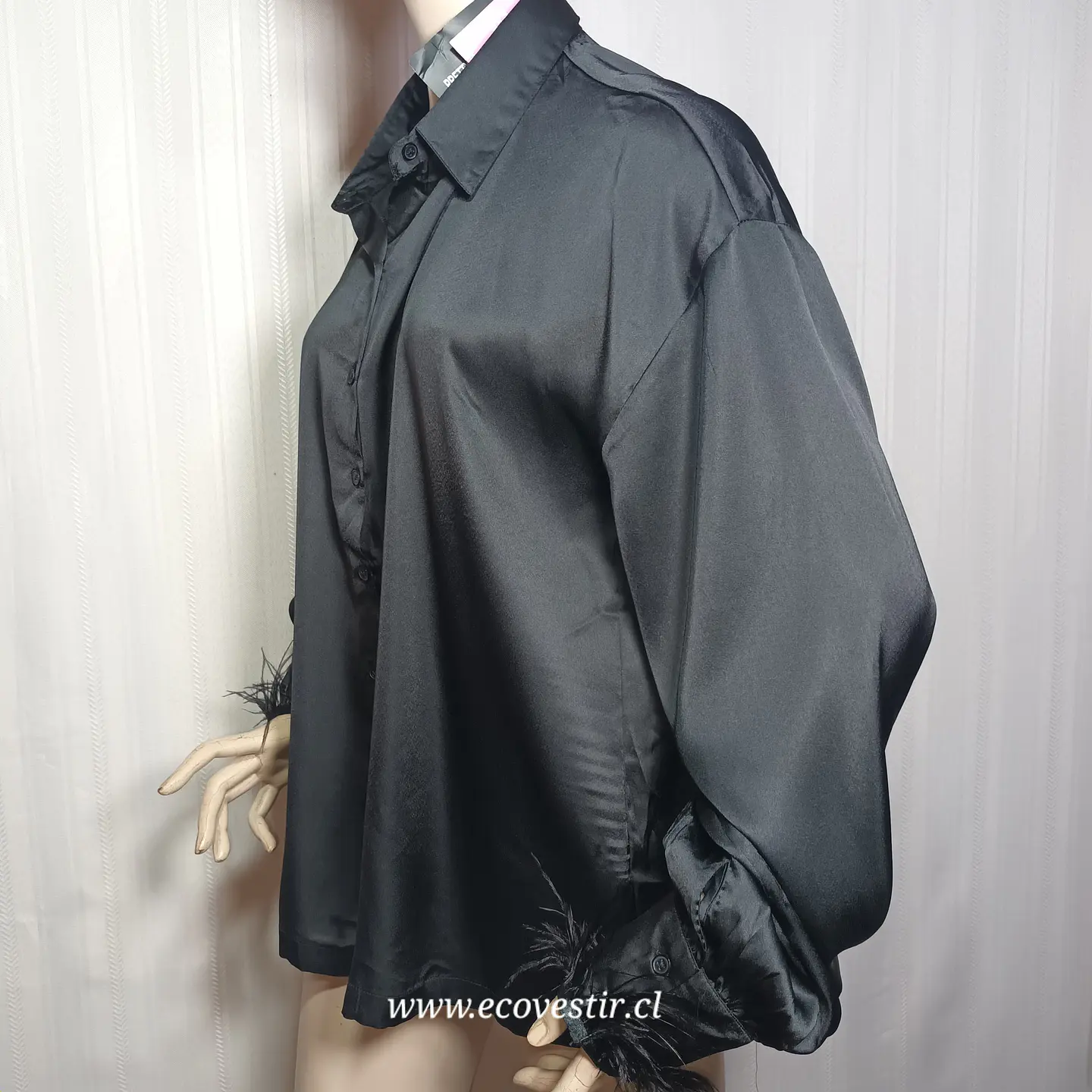 Blusa Satinada Negra con Plumas PrettyLittleThing - Talla 44 3