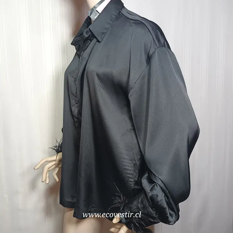Blusa Satinada Negra con Plumas PrettyLittleThing - Talla 44 3
