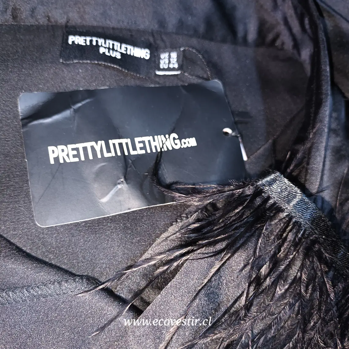 Blusa Satinada Negra con Plumas PrettyLittleThing - Talla 44 4