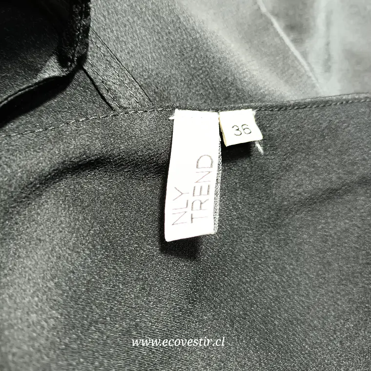Blusa Asimétrica Satinada Negra NLY Trend Talla 36 5