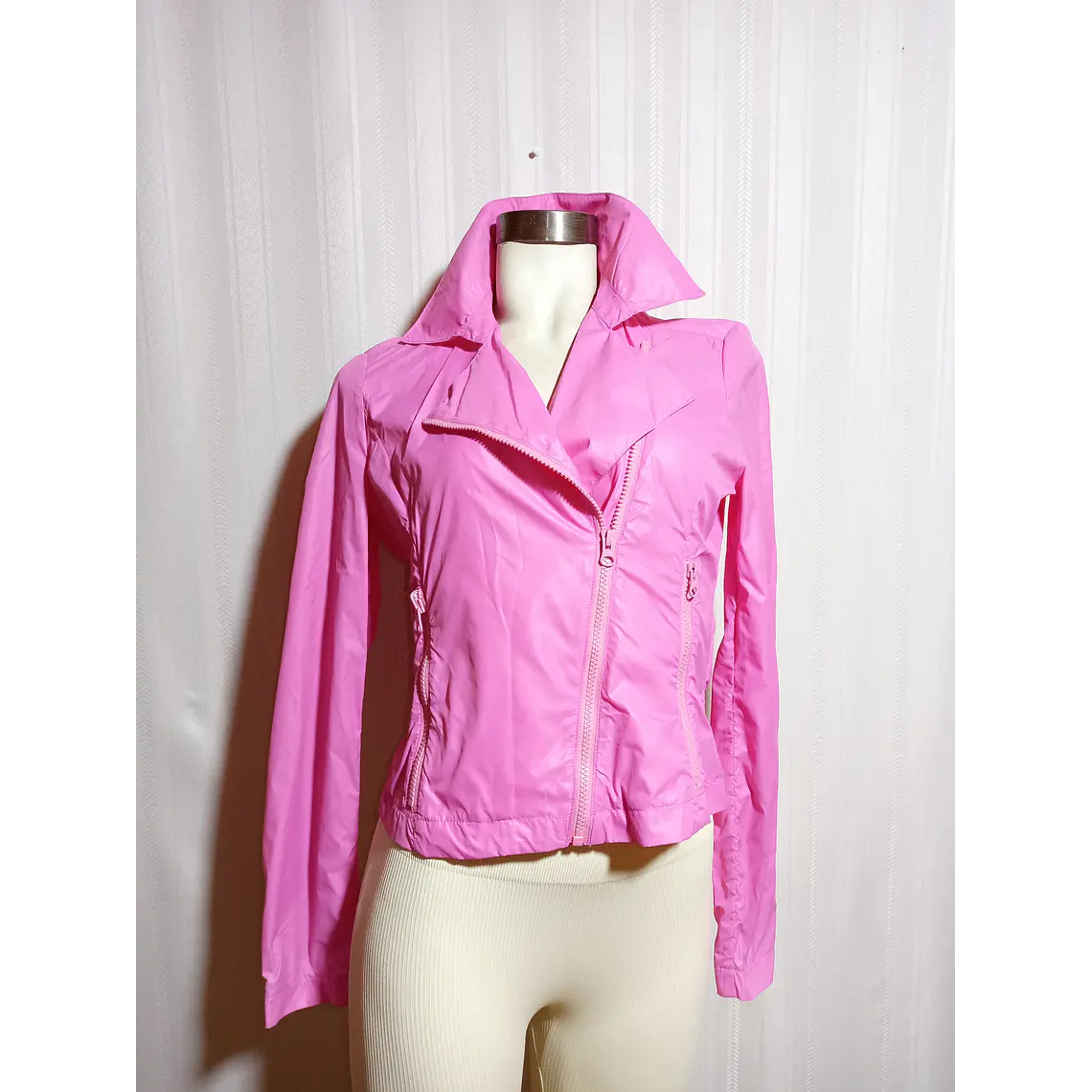 Cortaviento Fiorucci Rosado Mujer Cierre Cruzado Talla 40  1
