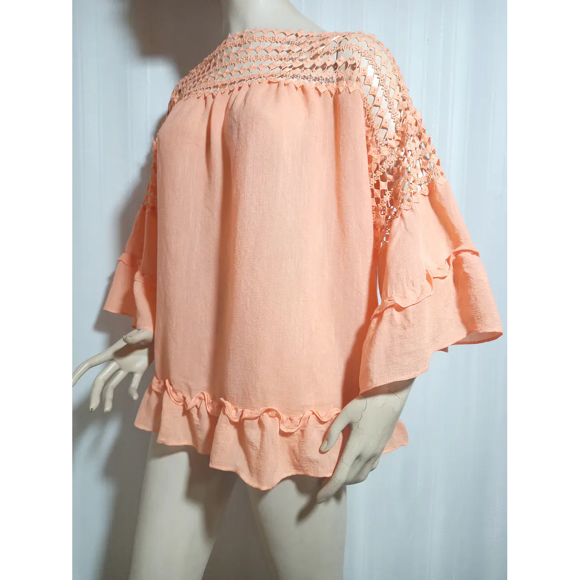 Blusa Romántica Boho con Encaje Calado y Mangas Acampanadas – Lifestyle Attitude Talla 2X / Plus Size 1